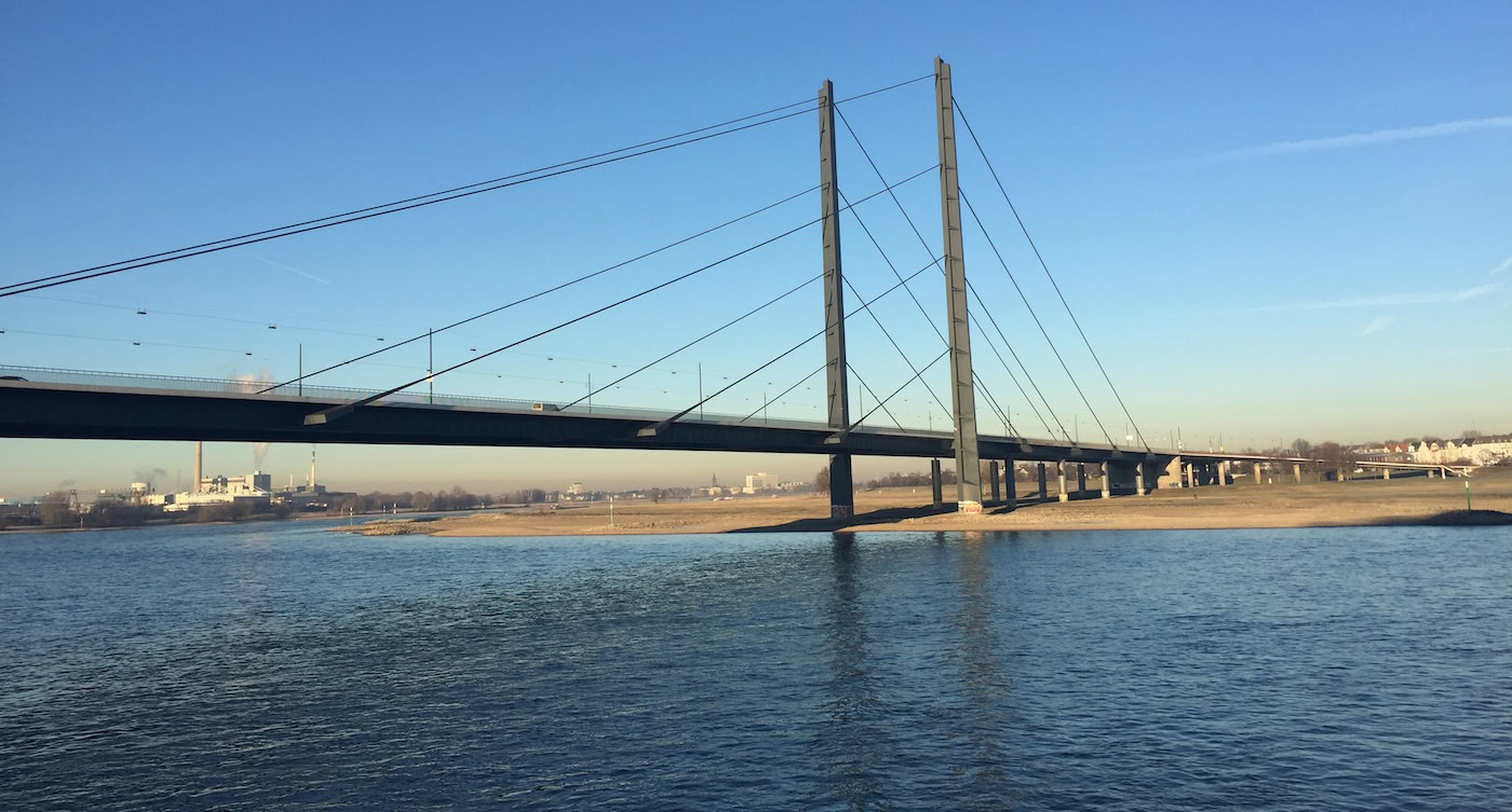 Düsseldorf Rheinkniebrücke