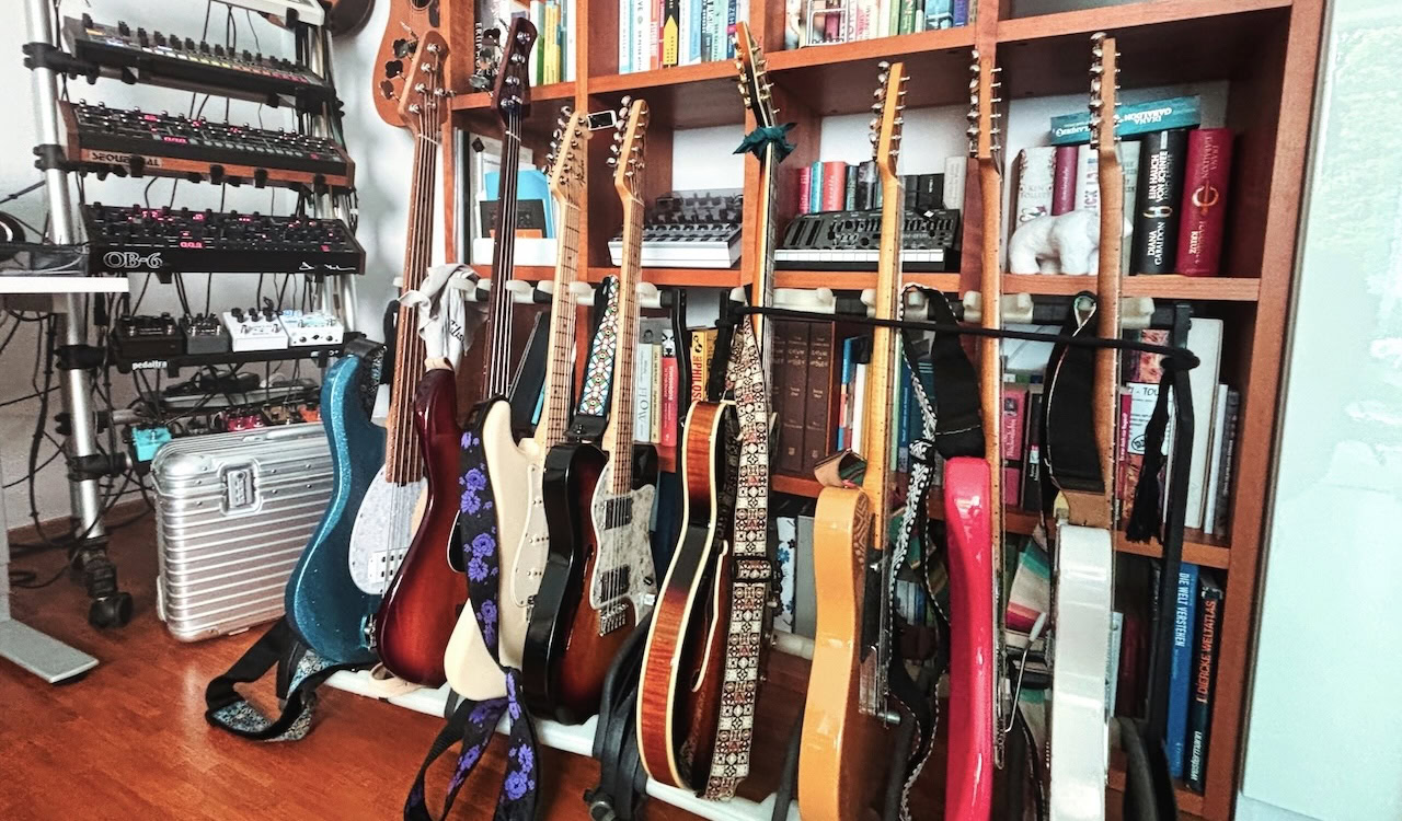 Guitars & Basses